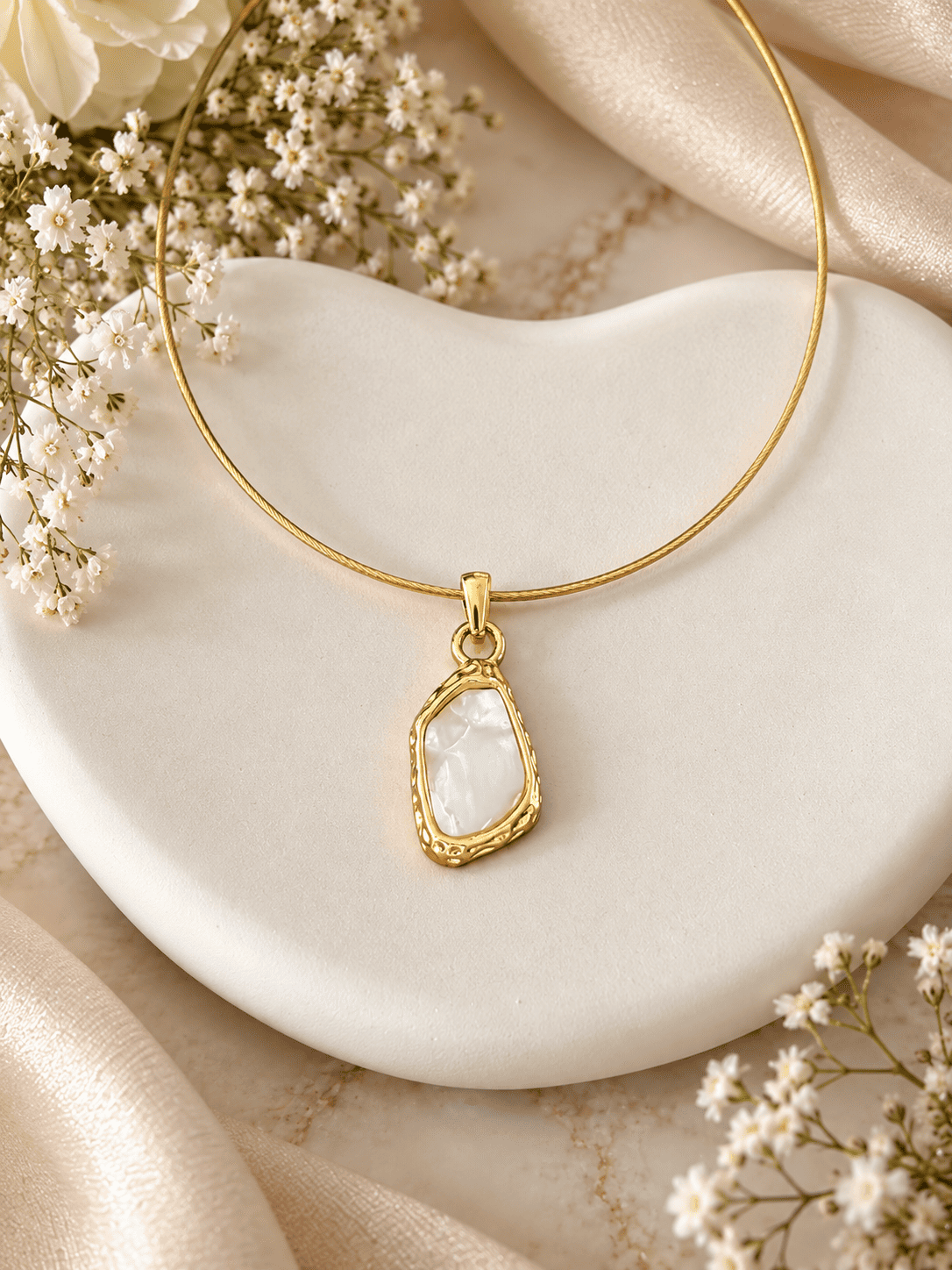 Aura Mother of Pearl Pendant Necklace